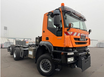 Cab chassis truck IVECO Trakker