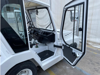 Pushback tractor TLD TMX30: picture 4 Pushback tractor TLD TMX30: picture 4