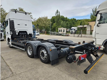 Container transporter/ Swap body truck MAN TGX 26.470 XXL BDF 6x2 2 units, NAVI, Lift Axle: picture 5