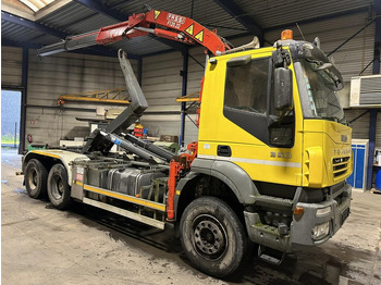 Hook lift truck IVECO Trakker