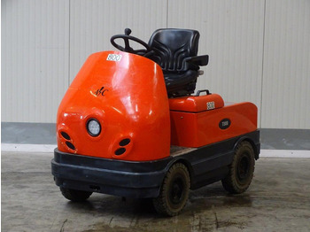 Tow tractor
