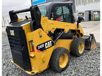 Skid steer loader CAT 242D: picture 3