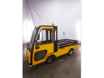 Tow tractor