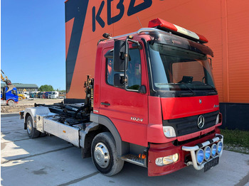 Hook lift truck, Crane truck Mercedes-Benz Atego 1024 4x2 PK4100 + WINCH / HOOK LIFT L=3900 mm: picture 4