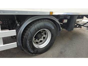 Refrigerated truck Renault D WIDE (LOCATION / RENT): picture 3