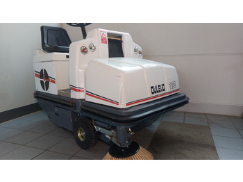Industrial sweeper