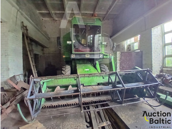 Combine harvester JOHN DEERE