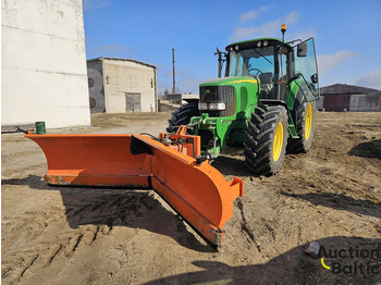 Farm tractor JOHN DEERE 6820