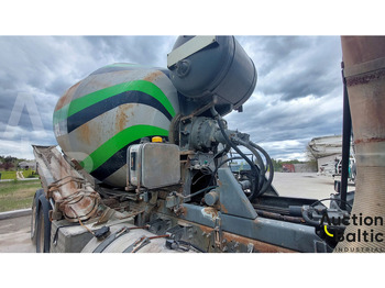 Concrete mixer truck Volvo FM12: picture 3