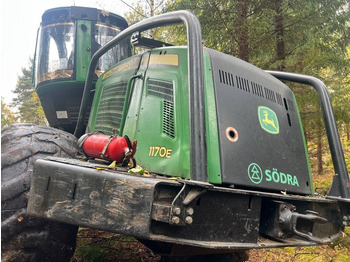 Forestry harvester John Deere 1170 E: picture 2