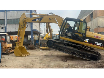 Crawler excavator CATERPILLAR 320C: picture 2