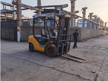 Scissor lift KOMATSU FD30: picture 3 Scissor lift KOMATSU FD30: picture 3