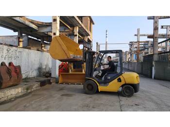 Scissor lift KOMATSU FD30: picture 4 Scissor lift KOMATSU FD30: picture 4