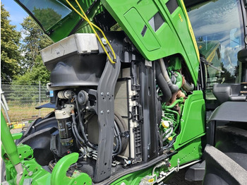 Farm tractor John Deere 6R195: picture 4