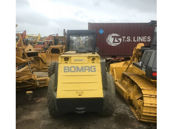 Compactor BOMAG BW 217 D-2: picture 2