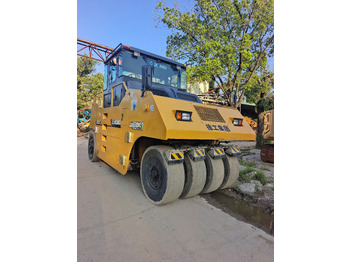 Pneumatic roller XCMG