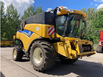 Combine harvester NEW HOLLAND CR9090