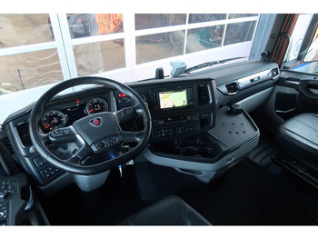 Interior photo 1: Tractor unit Scania 540S NGS FULL AIR/ RETARDER/ ALCOA/ LEATHER/ 2X TANK/ PARK AIRCO Interior photo 1: Tractor unit Scania 540S NGS FULL AIR/ RETARDER/ ALCOA/ LEATHER/ 2X TANK/ PARK AIRCO
