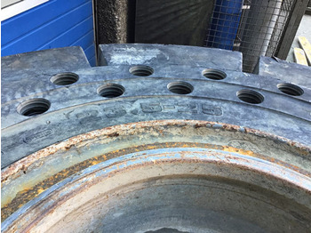 Wheels and tires LIEBHERR