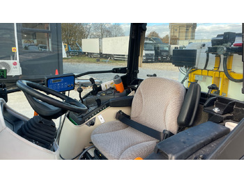 Farm tractor JOHN DEERE 2038R: picture 5 Farm tractor JOHN DEERE 2038R: picture 5