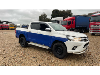 Pickup truck TOYOTA Hilux