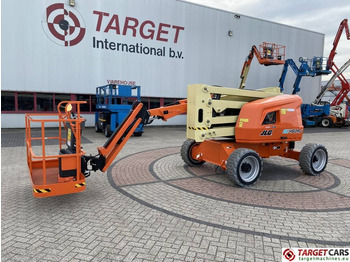 Articulated boom lift JLG