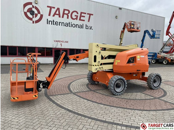 Articulated boom lift JLG