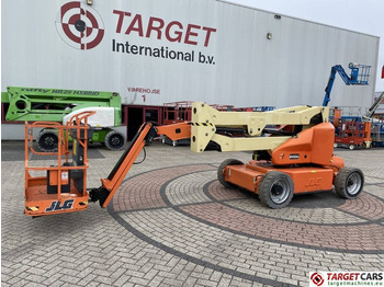 Articulated boom lift JLG