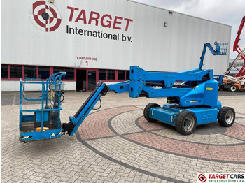 Articulated boom lift JLG