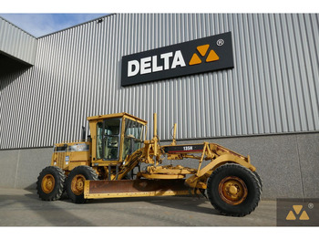 Grader Caterpillar 135H: picture 3 Grader Caterpillar 135H: picture 3