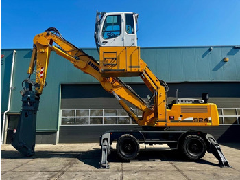 Material handler LIEBHERR A 924