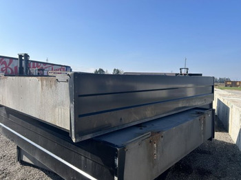 Curtainsider semi-trailer Schwarzmüller 30 Stück Palettenkasten: picture 3