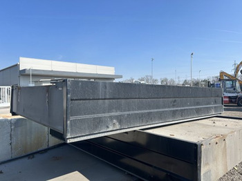 Curtainsider semi-trailer Schwarzmüller 30 Stück Palettenkasten: picture 2