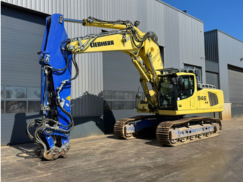 Excavator Liebherr R946: picture 2