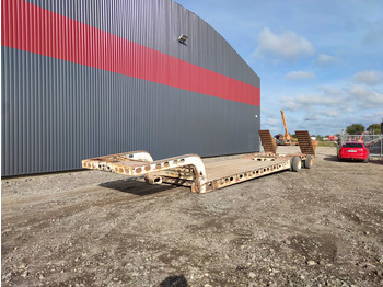 Low loader semi-trailer