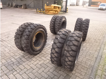 Wheel and tire package for Wheel excavator SOLIDEAL 10.00 x 20 SOLID: picture 4 Wheel and tire package for Wheel excavator SOLIDEAL 10.00 x 20 SOLID: picture 4