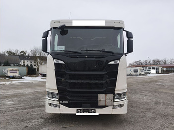 Tanker truck Scania R450: picture 3
