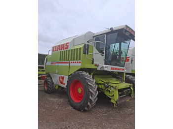 Harvester CLAAS Dominator