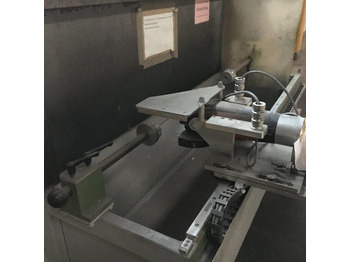 Paper cutting machine