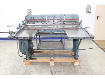 Paper cutting machine