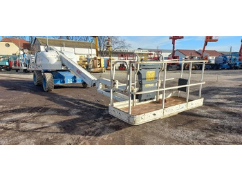 Articulated boom lift JLG