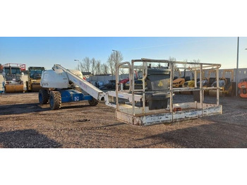 Articulated boom lift JLG