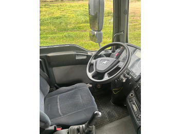 Curtain side truck MAN TGA 26.310: picture 3