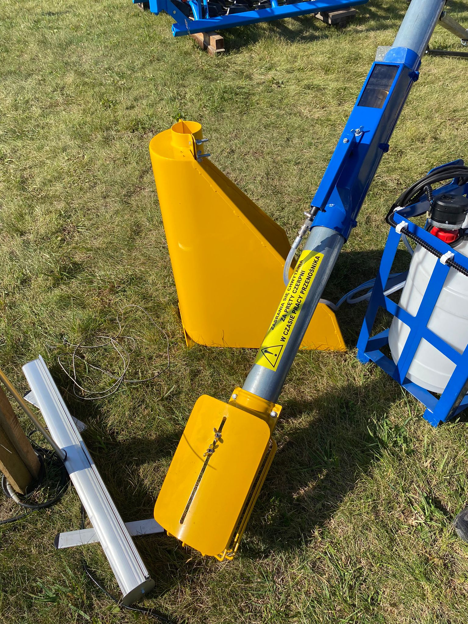 Leasing of Dozamech Förderschnecke / Screw conveyor / Convoyeur a vis / Transportador de tornillo / Trasportatore a coclea / Шнековый конвейер / Przenośnik ślimakowy T-403 Dozamech Förderschnecke / Screw conveyor / Convoyeur a vis / Transportador de tornillo / Trasportatore a coclea / Шнековый конвейер / Przenośnik ślimakowy T-403: picture 2 Leasing of Dozamech Förderschnecke / Screw conveyor / Convoyeur a vis / Transportador de tornillo / Trasportatore a coclea / Шнековый конвейер / Przenośnik ślimakowy T-403 Dozamech Förderschnecke / Screw conveyor / Convoyeur a vis / Transportador de tornillo / Trasportatore a coclea / Шнековый конвейер / Przenośnik ślimakowy T-403: picture 2