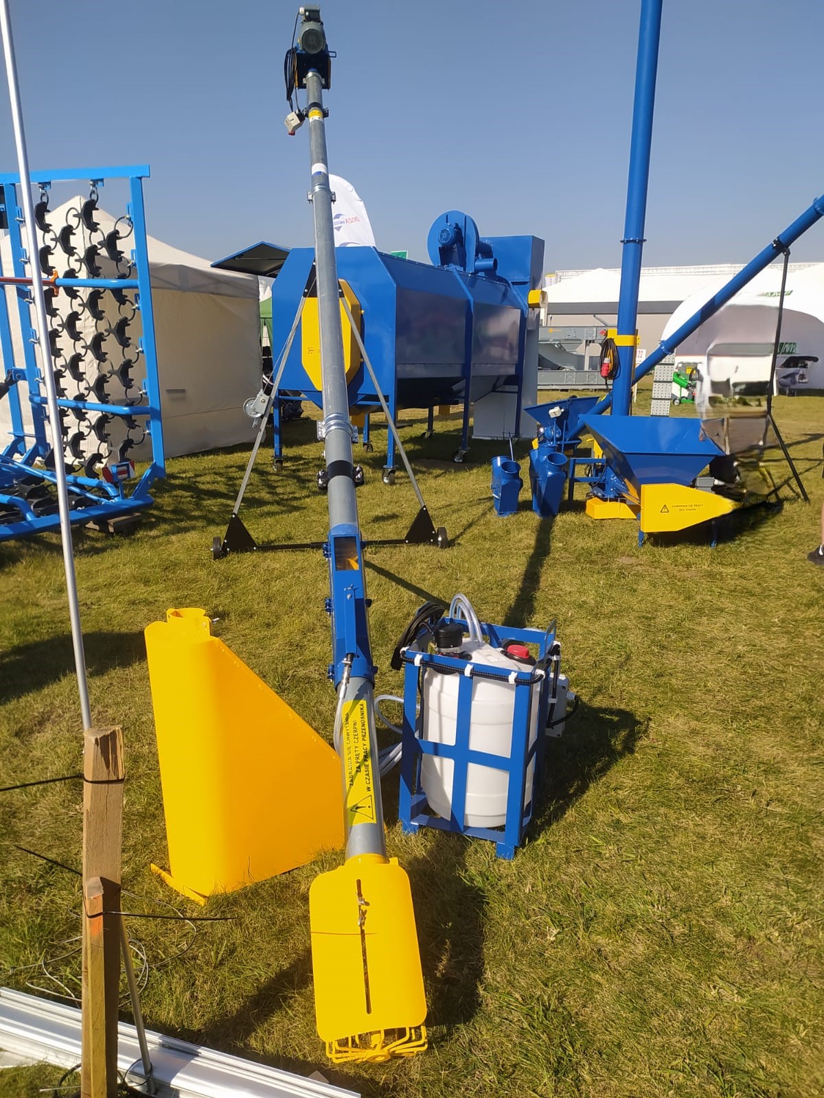 Leasing of Dozamech Förderschnecke / Screw conveyor / Convoyeur a vis / Transportador de tornillo / Trasportatore a coclea / Шнековый конвейер / Przenośnik ślimakowy T-403 Dozamech Förderschnecke / Screw conveyor / Convoyeur a vis / Transportador de tornillo / Trasportatore a coclea / Шнековый конвейер / Przenośnik ślimakowy T-403: picture 3 Leasing of Dozamech Förderschnecke / Screw conveyor / Convoyeur a vis / Transportador de tornillo / Trasportatore a coclea / Шнековый конвейер / Przenośnik ślimakowy T-403 Dozamech Förderschnecke / Screw conveyor / Convoyeur a vis / Transportador de tornillo / Trasportatore a coclea / Шнековый конвейер / Przenośnik ślimakowy T-403: picture 3