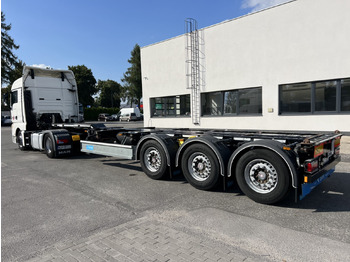 Container transporter/ Swap body semi-trailer D-TEC