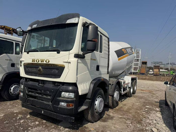 Tanker truck SINOTRUK HOWO