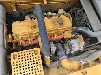 Crawler excavator CATERPILLAR 325C: picture 4