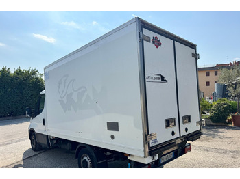 Refrigerated delivery van : picture 4