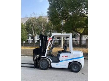 Diesel forklift TCM